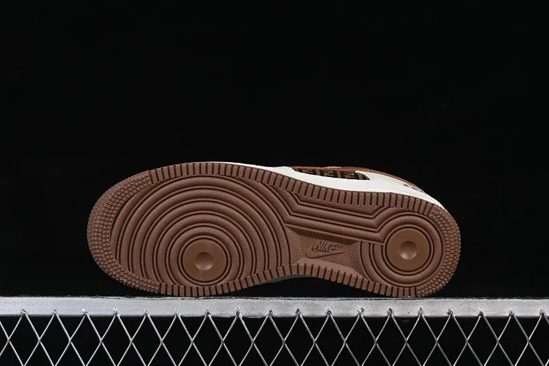 All categories Nk Air Force 1 Air Force series Nk Air Force 1 Low Air Force low top Nike Air Force 1'07 Low Fendi co-branded retro white and brown Air Force 1 low top casual sneakers XY9025-017